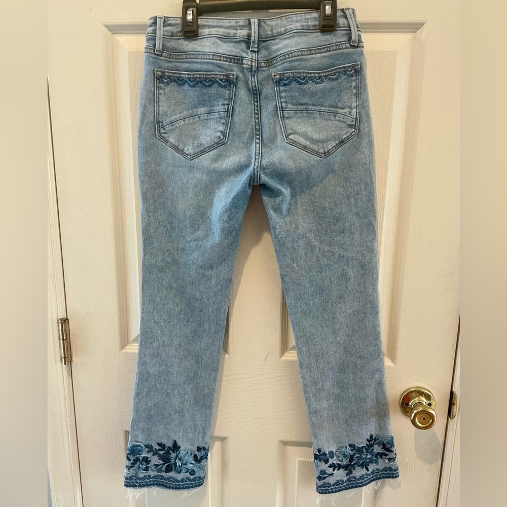 DRIFTWOOD Boho Hippie Floral Embroidered Crop Jean Fringe Detail Womans Size 26